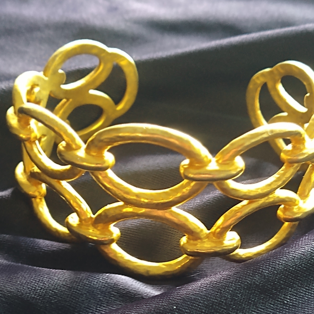 Elegant Gold Chain Bracelet